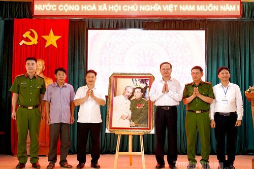 Đồng chí Phó Chủ tịch Thường trực UBND tỉnh Nguyễn Mạnh Tuấn dự Ngày hội Toàn dân bảo vệ an ninh Tổ quốc xã Yên Cường