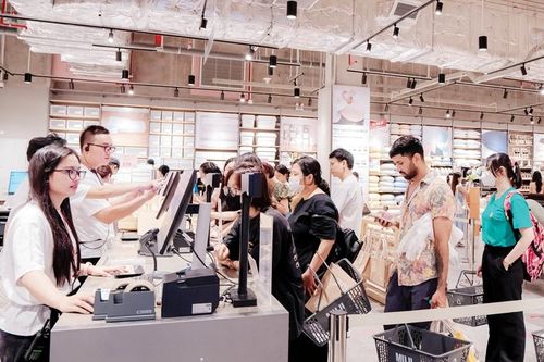 Dịch vụ dẫn lối tăng trưởng