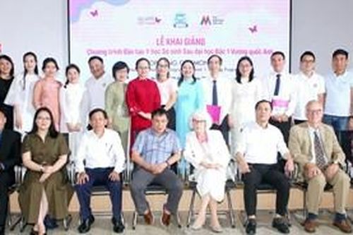 Khai giảng khóa đào tạo y học sơ sinh theo chuẩn Vương quốc Anh