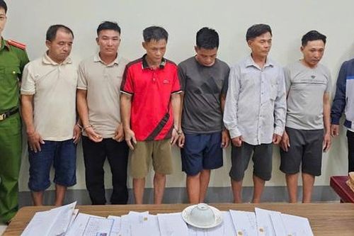 Nghệ An: Bắt giữ ổ nhóm đánh bạc giữa lòng sông Lam