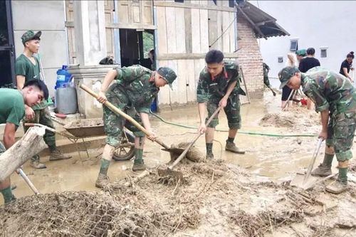 Giúp người dân xã Chiềng Sơ ổn định cuộc sống sau mưa lũ
