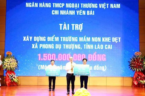 Vietcombank chi nhánh Yên Bái trao tặng 2,5 tỷ đồng xây 2 trường học ở vùng cao Lào Cai