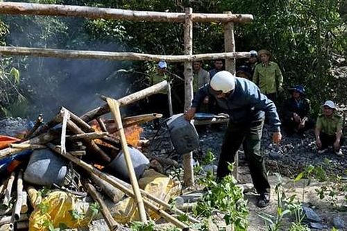 Truy quét các đối tượng khai thác vàng trái phép trong rừng phòng hộ Đắk Glong