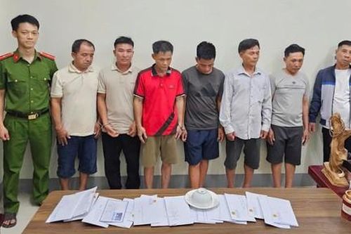 Phá sòng xóc đĩa giữa sông Lam