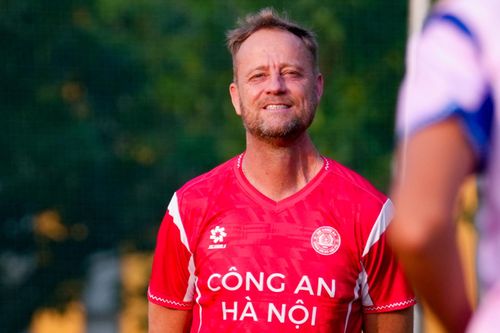 Singapore chèo kéo HLV Công an Hà Nội, so sánh với Cannavaro