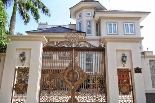Làm cổng nên tránh thẳng vào cửa nhà, tránh gặp phải những vấn đề về sức khỏe và vận khí dưới đây