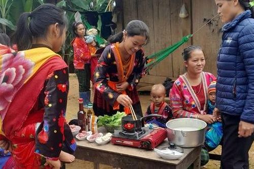 Mở rộng mô hình y tế lưu động và tư vấn dinh dưỡng tại thôn bản vùng dân tộc thiểu số