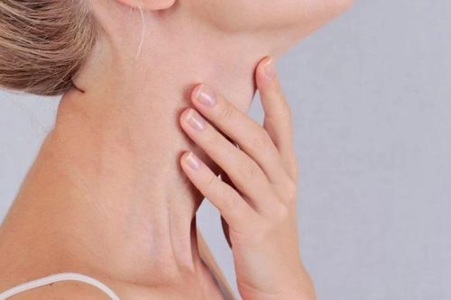 Đừng quên chăm dưỡng da vùng cổ cũng quan trọng không kém chăm sóc da mặt