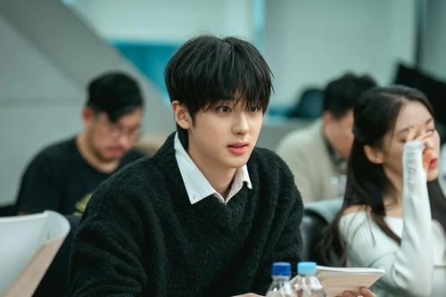 Kim Minkyu (Chị Đại Học Đường 2) hút fan cực mạnh, mắt xem live tăng gấp chục lần