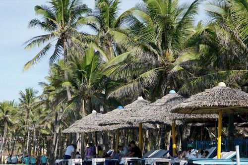 TP Đà Nẵng: Xử lý tình trạng bán hàng rong, chèo kéo khách du lịch