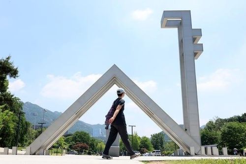 Đua nhau leo núi chỉ để giành học bổng đại học