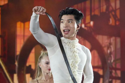 HIEUTHUHAI có đáng bị chỉ trích vì nhảy sexy?