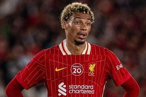 Tân binh đắt giá của Liverpool bị chê cười