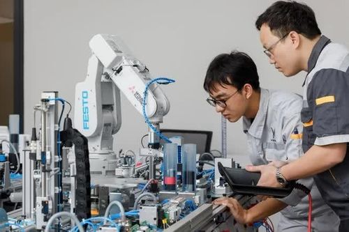 Chưa đủ giữ chân người tài