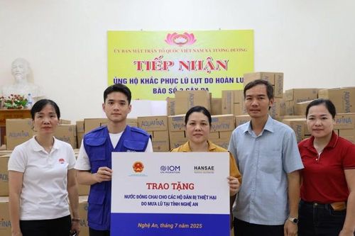 Không để người dân vùng lũ thiếu nước sạch