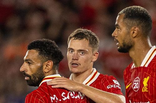 Tân binh hơn 100 triệu của Liverpool ghi bàn giúp đội nhà giành chiến thắng