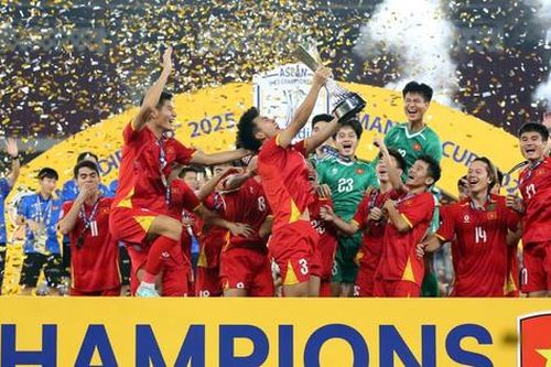 THỦ TƯỚNG CHÚC MỪNG ĐỘI TUYỂN U23 VIỆT NAM LẦN THỨ 3 LIÊN TIẾP VÔ ĐỊCH U23 ĐÔNG NAM Á