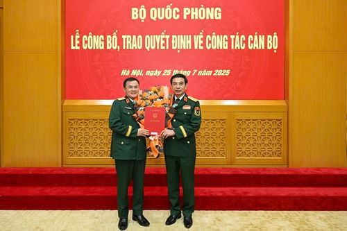 Chủ tịch Tập đoàn Viettel Tào Đức Thắng được thăng quân hàm Trung tướng
