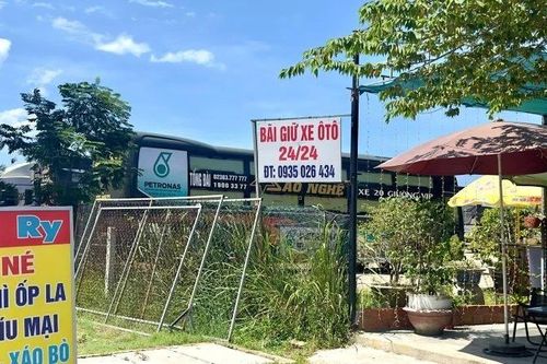 Nhiều bãi giữ xe trái phép trên đất công viên cây xanh tại Đà Nẵng