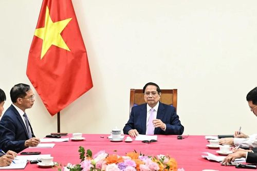 Thủ tướng Chính phủ Phạm Minh Chính điện đàm với Thủ tướng Malaysia Anwar Ibrahim