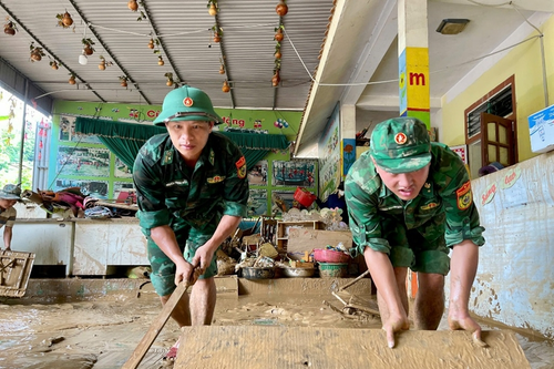 Nghệ An: Bộ đội Biên phòng khám, cấp thuốc, giúp dân khắc phục hậu quả bão lũ