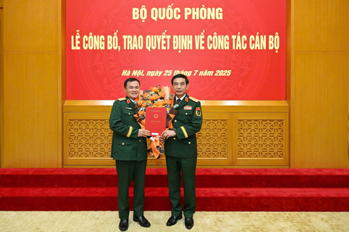 Chủ tịch Tập đoàn Viettel Tào Đức Thắng được thăng quân hàm Trung tướng