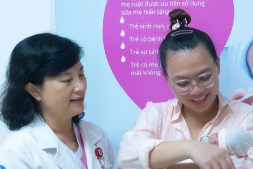 Hành trình trở về vòng tay mẹ của 2 trẻ sơ sinh cực non