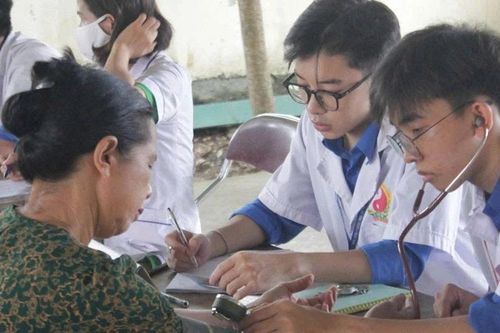 Hành trình tình nguyện của sinh viên Y Dược nơi vùng núi Hà Tĩnh