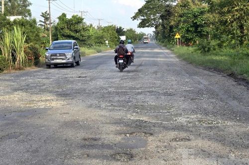 Hơn 10km Quốc lộ 61 xuống cấp, 'bẫy' người đi đường
