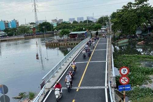 Cầu Phú Định thông xe trở lại, người dân thoát cảnh kẹt giờ cao điểm
