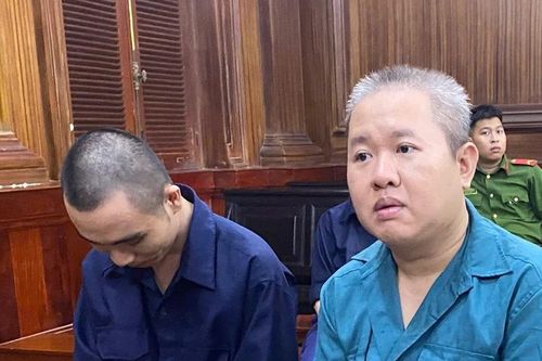 Quản lý nhà hàng ở TPHCM quy định phải viết 'giấy phép xin ra ngoài' khi đi bán dâm