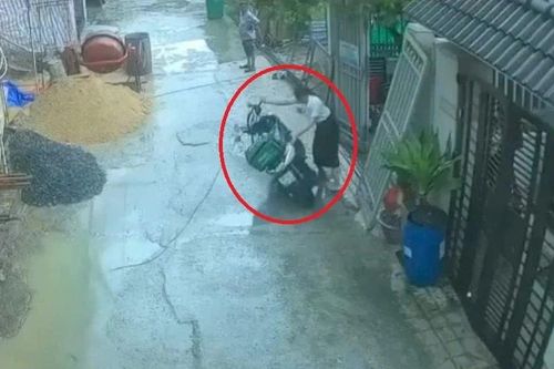 Tin mới vụ nữ cán bộ xô ngã xe shipper ở TPHCM