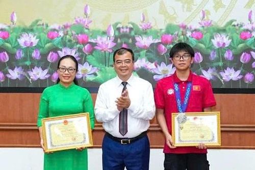 Hải Phòng thưởng 400 triệu đồng cho nam sinh đạt HCB Sinh học quốc tế 2025