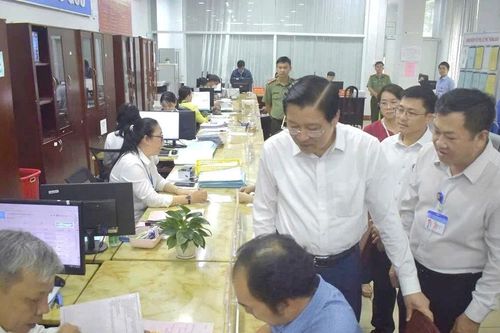Trưởng ban Nội chính Trung ương kiểm tra vận hành hành chính công tại Long Khánh