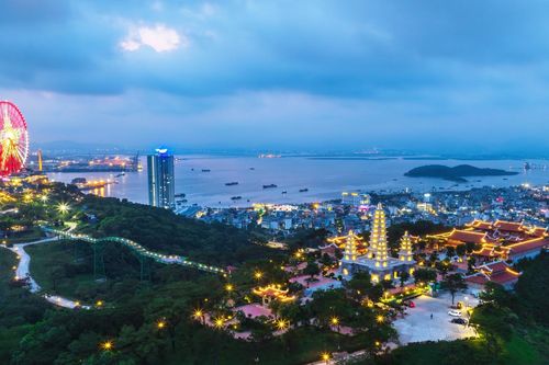 Bãi Cháy về đêm đang 'hot' cỡ nào?
