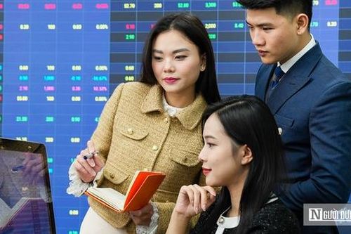Ngành chứng khoán bội thu chưa từng có, công ty nào đang lên hương?