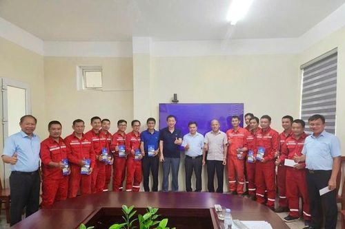 Những 'người hùng' áo đỏ tại Nhà máy Thủy điện Nậm Nơn