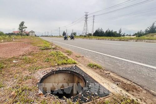 Quảng Trị điều tra, xử lý vụ mất trộm gần 200 nắp hố ga sau phản ánh của TTXVN