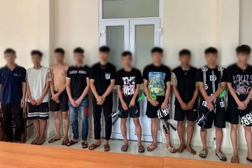 Hà Nội: 12 thanh thiếu niên hẹn đánh nhau, 11 người bị khởi tố