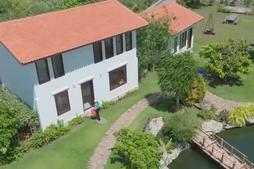 Soi biệt thự nhà vườn nghìn mét vuông, trị giá 70 tỷ của Trường Giang - Nhã Phương