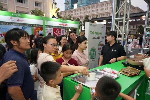 aT TP.HCM giới thiệu các sản phẩm 'Miracle K-Food' tới người tiêu dùng Việt Nam