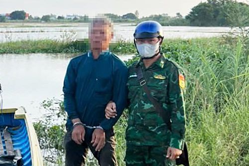 An Giang: Bắt giữ đối tượng vận chuyển 1.100 gói thuốc lá không rõ nguồn gốc