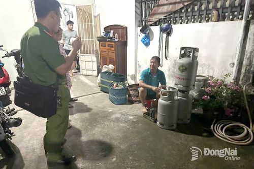 Công an phường Trảng Dài phát hiện cơ sở sang chiết gas trái phép
