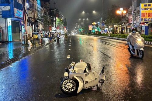 Gia Lai: Thanh niên tử vong sau cú va chạm với người dừng xe mặc áo mưa ven đường