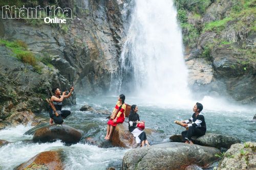 Tạp chí du lịch quốc tế giới thiệu Thác Tà Gụ - Hòn Dung: tuyệt cảnh giữa đại ngàn
