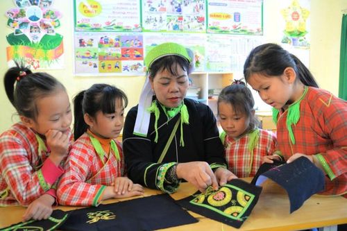 Những người dệt hồn thổ cẩm