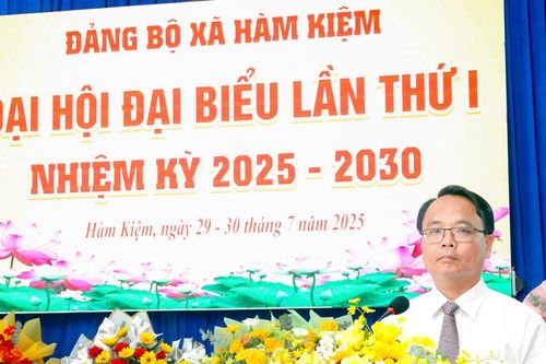 Phó Bí thư Tỉnh ủy Lâm Đồng Đặng Hồng Sỹ dự và chỉ đạo Đại hội đại biểu Đảng bộ xã Hàm Kiệm