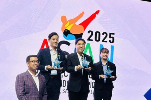 Huấn luyện viên Lệ Kim nhận danh hiệu xuất sắc Châu Á