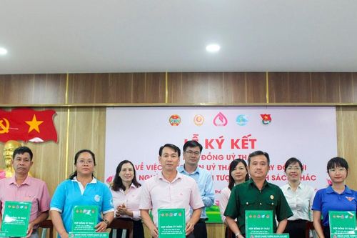 Phòng Giao dịch Ngân hàng Chính sách xã hội Bình Thuận ký kết ủy thác cho vay với các tổ chức chính trị - xã hội