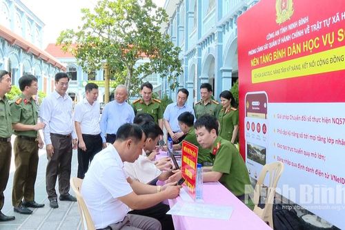 Phát động phong trào 'Bình dân học vụ số' tại Giáo xứ Phát Vinh, xã Phát Diệm